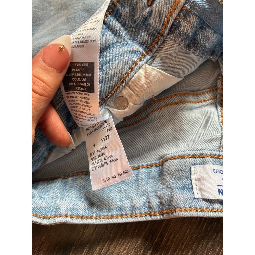 Denizen from Levis Womens Mid Rise Cut Off Denim Shorts Light Wash Blue Sz 4 27 - Picture 4 of 4